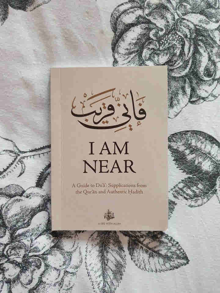 I AM NEAR: A Guide to Du?a: Supplications From The Quran And Authentic Hadith by UMMAH WELFARE TRUST